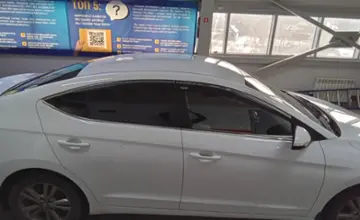 Hyundai Elantra 2018 года за 8 000 000 тг. в Уральск фото 4