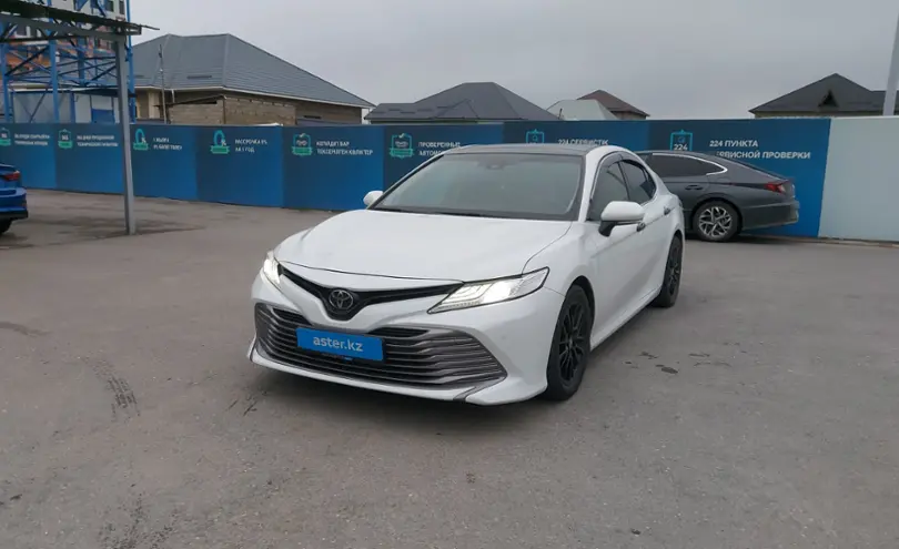 Toyota Camry 2020 года за 13 600 000 тг. в Шымкент