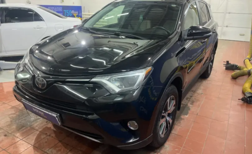 Toyota RAV4 2018 года за 11 500 000 тг. в Астана