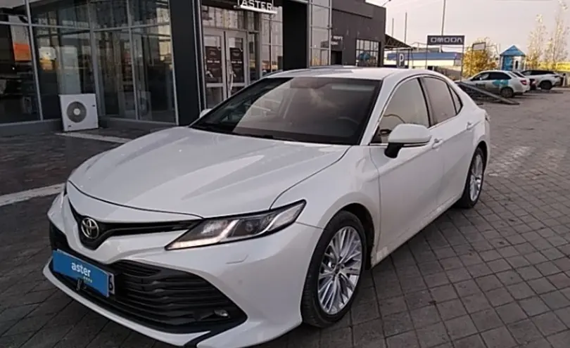 Toyota Camry 2019 года за 12 500 000 тг. в Атырау