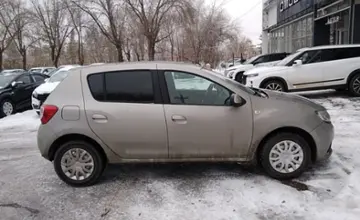 Renault Sandero 2015 года за 4 500 000 тг. в Актобе фото 4