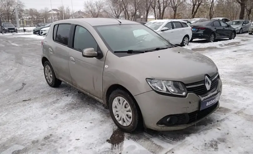 Renault Sandero 2015 года за 4 500 000 тг. в Актобе фото 3