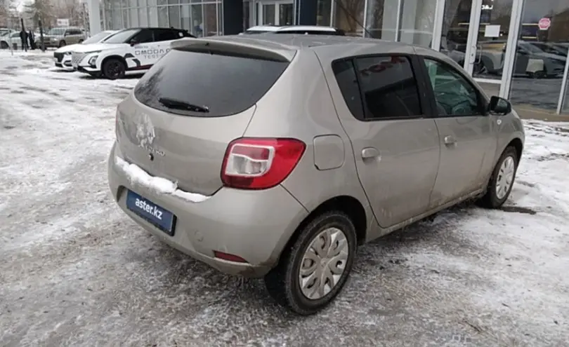 Renault Sandero 2015 года за 4 500 000 тг. в Актобе фото 5