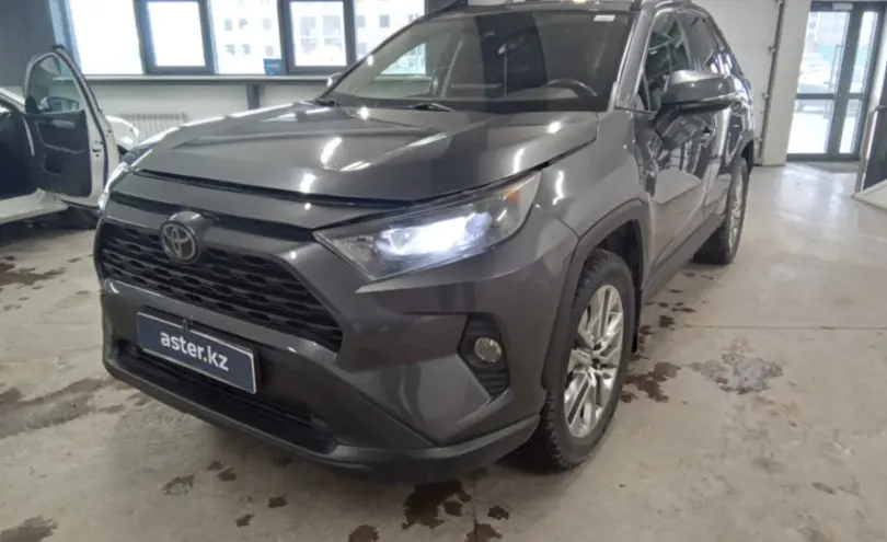 Toyota RAV4 2020 года за 14 000 000 тг. в Астана