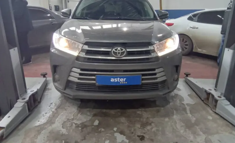 Toyota Highlander 2016 года за 17 000 000 тг. в Астана фото 2