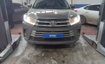 Toyota Highlander 2016 года за 17 000 000 тг. в Астана фото 2