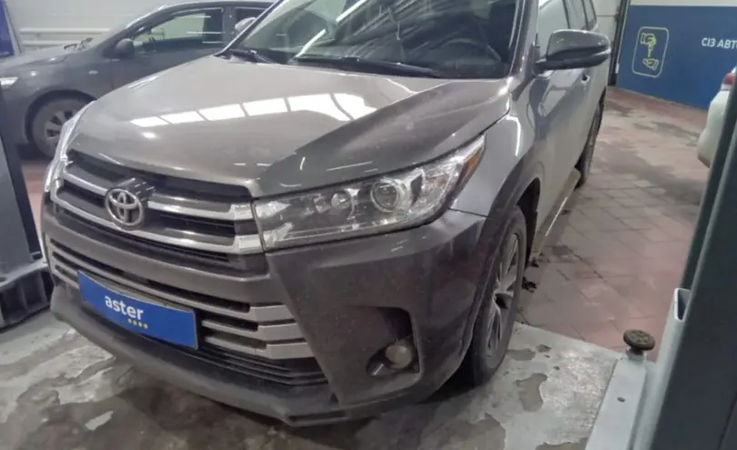 Toyota Highlander 2016 года за 17 000 000 тг. в Астана