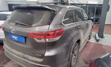 Toyota Highlander 2016 года за 17 000 000 тг. в Астана