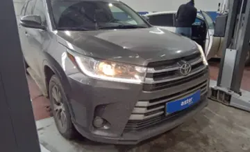 Toyota Highlander 2016 года за 17 000 000 тг. в Астана фото 3