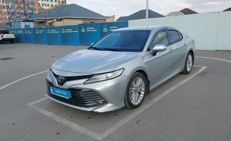 Toyota Camry 2019 года за 16 500 000 тг. в Шымкент