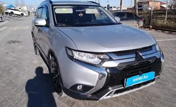 Mitsubishi Outlander 2021 года за 11 800 000 тг. в Атырау фото 3
