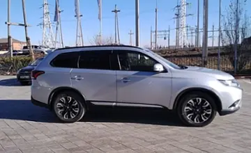 Mitsubishi Outlander 2021 года за 11 800 000 тг. в Атырау фото 4