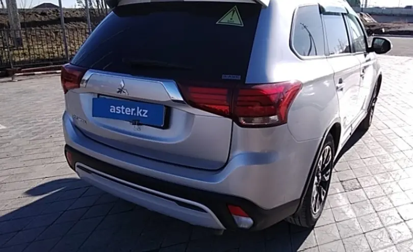Mitsubishi Outlander 2021 года за 11 800 000 тг. в Атырау фото 5