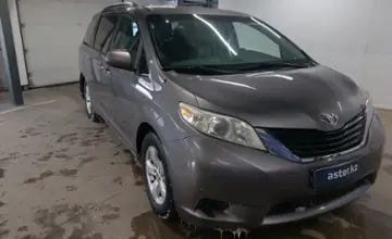 Toyota Sienna 2013 года за 14 000 000 тг. в Астана фото 2