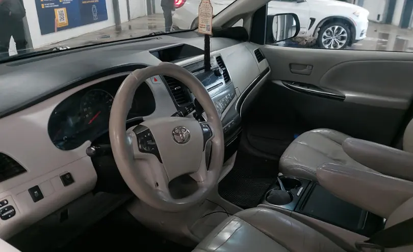 Toyota Sienna 2013 года за 14 000 000 тг. в Астана фото 5