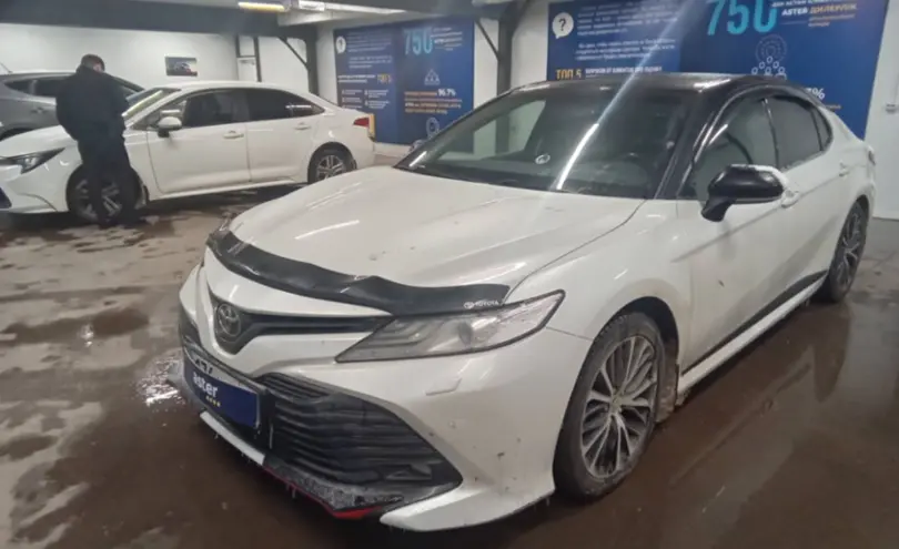 Toyota Camry 2020 года за 13 900 000 тг. в Астана