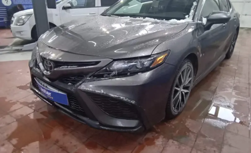 Toyota Camry 2021 года за 11 500 000 тг. в Астана