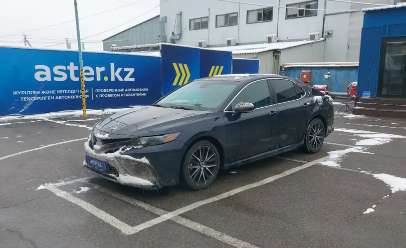 Toyota Camry 2022 года за 13 500 000 тг. в Алматы