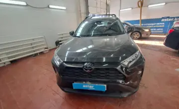 Toyota RAV4 2020 года за 12 000 000 тг. в Астана фото 2