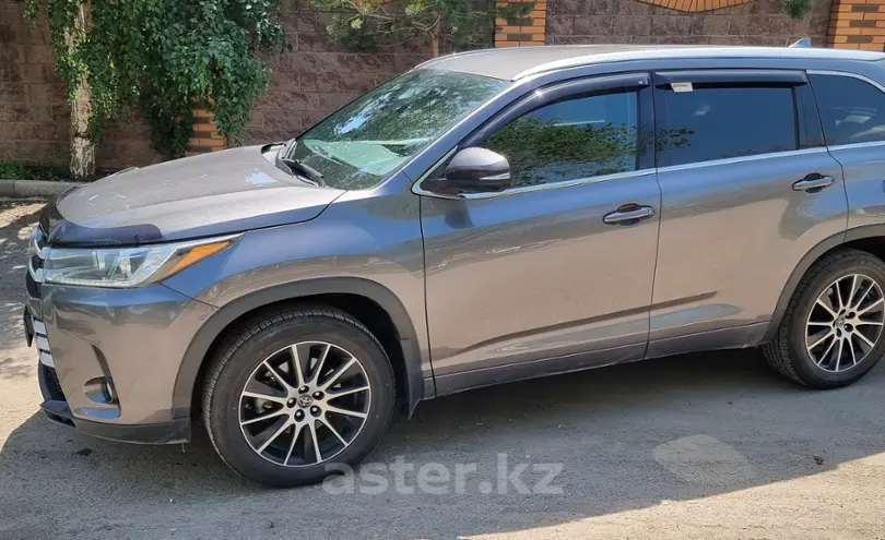 Toyota Highlander 2017 года за 19 000 000 тг. в Астана