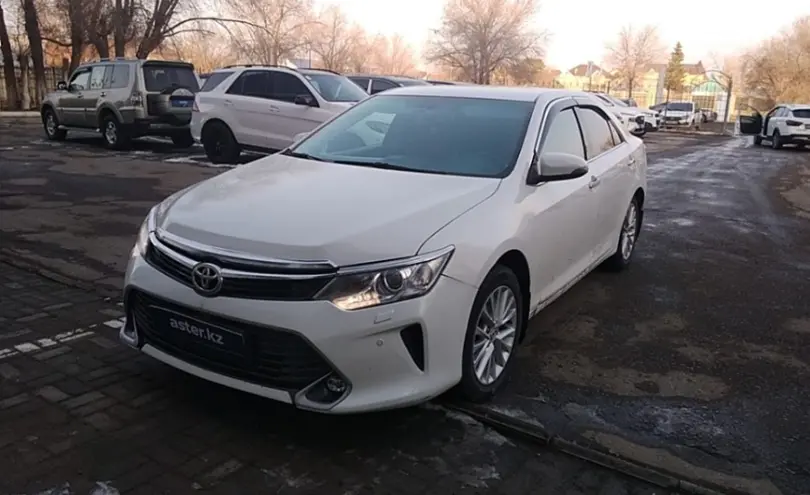 Toyota Camry 2015 года за 9 000 000 тг. в Актобе