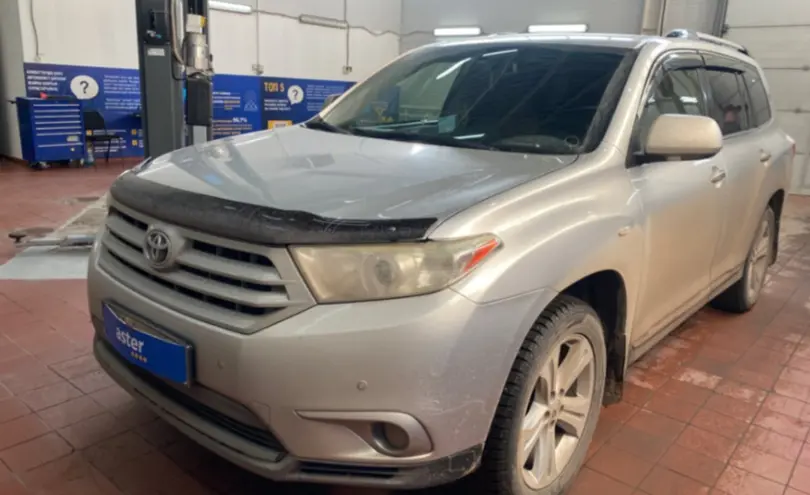 Toyota Highlander 2013 года за 14 000 000 тг. в Астана