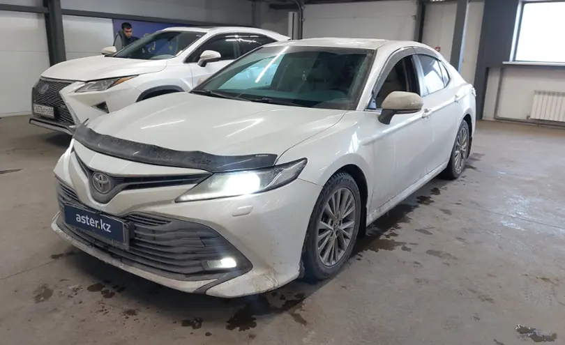 Toyota Camry 2019 года за 13 000 000 тг. в Астана