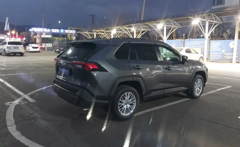 Toyota RAV4 2019 года за 13 400 000 тг. в Алматы фото 3