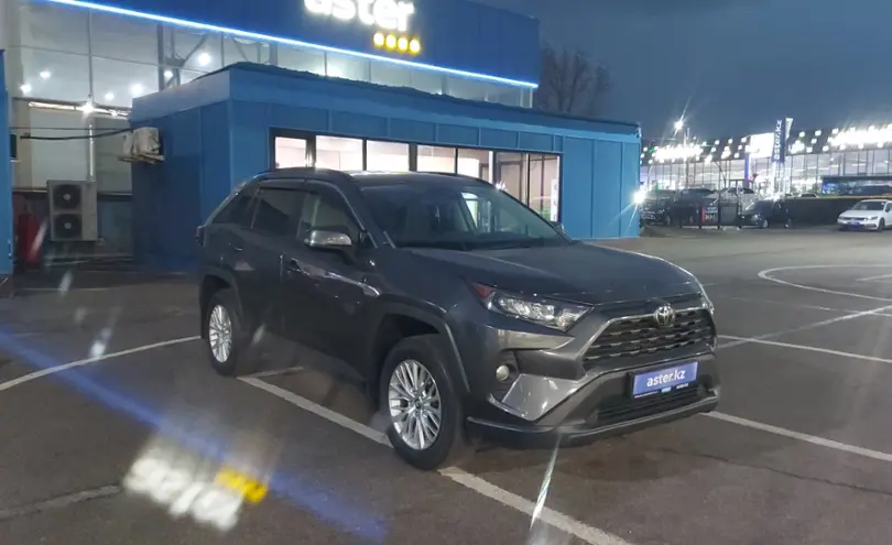 Toyota RAV4 2019 года за 13 400 000 тг. в Алматы фото 2