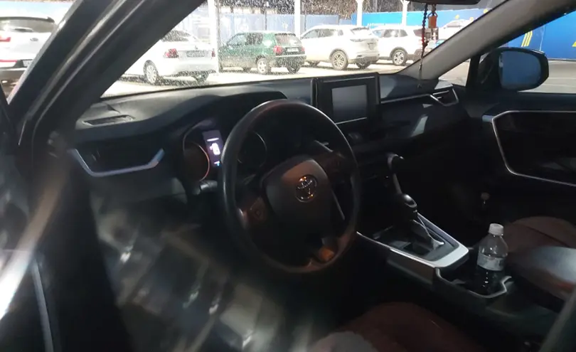 Toyota RAV4 2019 года за 13 400 000 тг. в Алматы фото 5