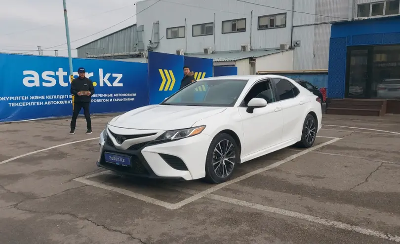 Toyota Camry 2020 года за 11 000 000 тг. в Алматы