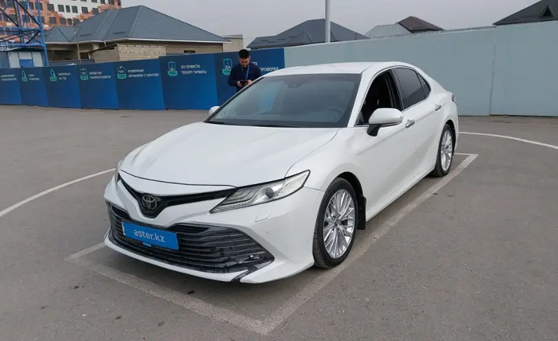 Toyota Camry 2018 года за 16 000 000 тг. в Шымкент