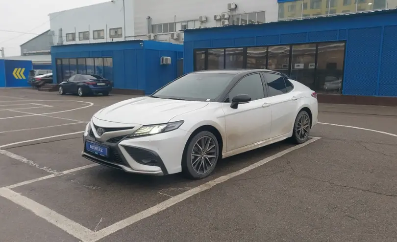 Toyota Camry 2023 года за 18 000 000 тг. в Алматы