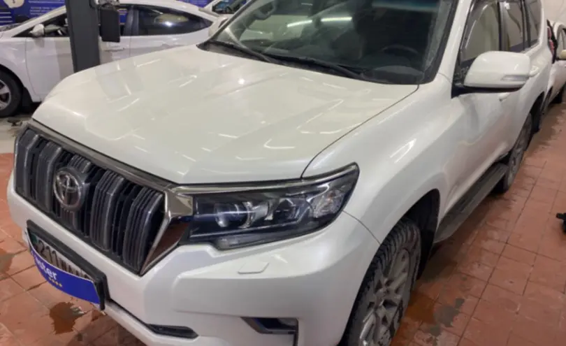 Toyota Land Cruiser Prado 2018 года за 21 000 000 тг. в Астана