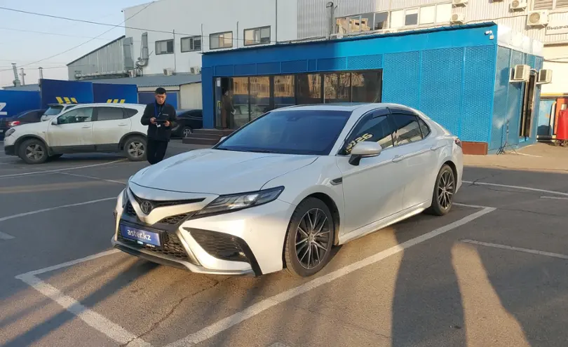 Toyota Camry 2022 года за 18 500 000 тг. в Алматы