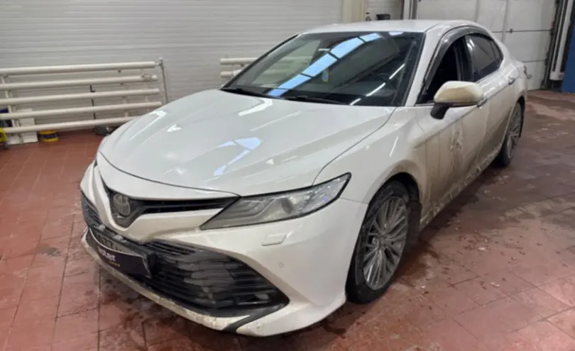 Toyota Camry 2019 года за 14 000 000 тг. в Астана