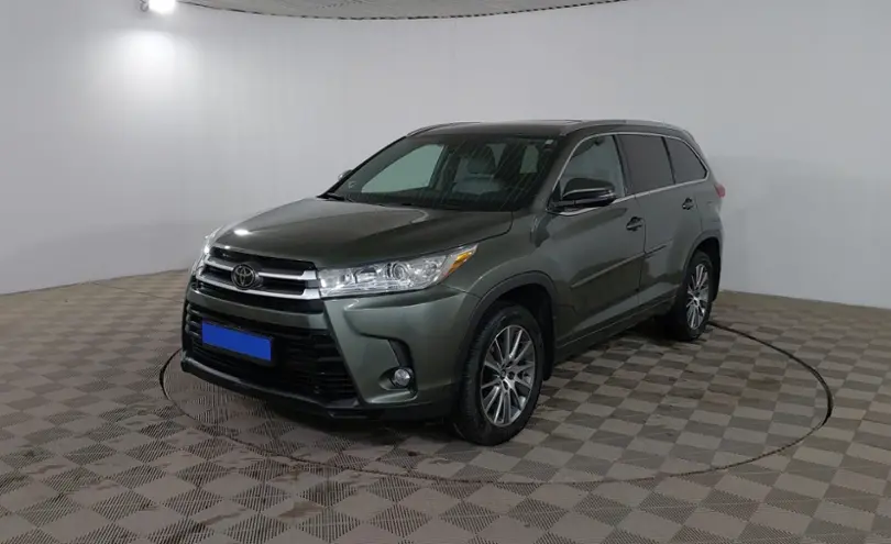 Toyota Highlander 2017 года за 17 690 000 тг. в Шымкент