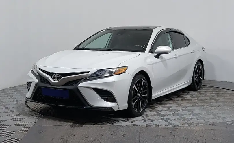 Toyota Camry 2019 года за 11 590 000 тг. в Астана