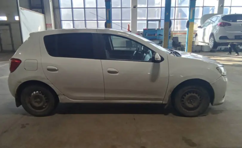 Renault Sandero 2015 года за 4 000 000 тг. в Караганда фото 4