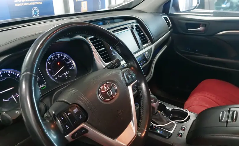 Toyota Highlander 2017 года за 17 000 000 тг. в Астана фото 5