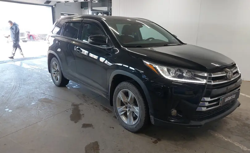 Toyota Highlander 2017 года за 17 000 000 тг. в Астана фото 2