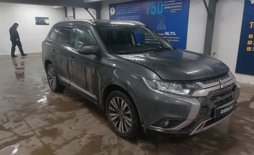 Mitsubishi Outlander 2021 года за 11 500 000 тг. в Астана фото 2