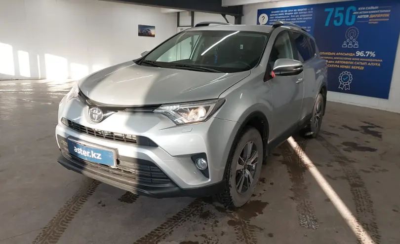 Toyota RAV4 2016 года за 12 000 000 тг. в Астана