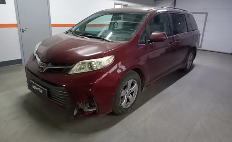 Toyota Sienna 2015 года за 12 000 000 тг. в Уральск