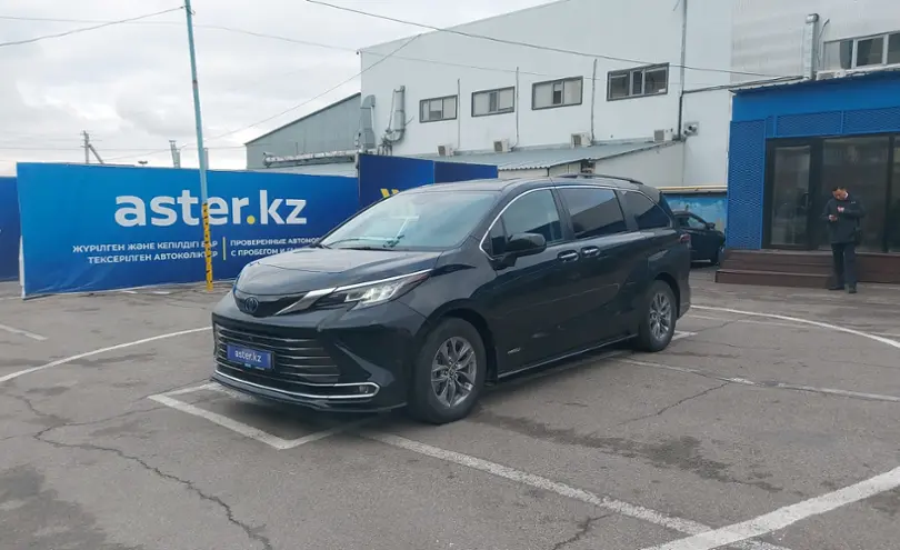 Toyota Sienna 2021 года за 22 500 000 тг. в Алматы