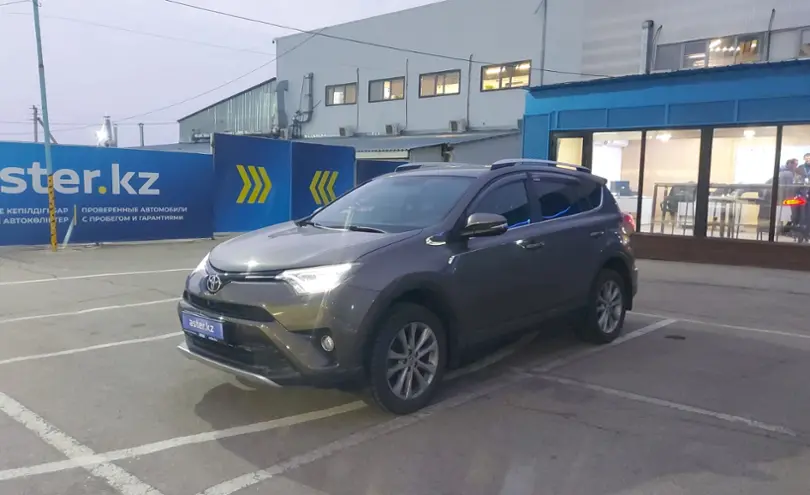 Toyota RAV4 2017 года за 14 200 000 тг. в Алматы