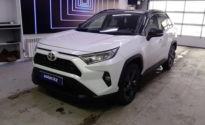 Toyota RAV4 2020 года за 16 300 000 тг. в Павлодар