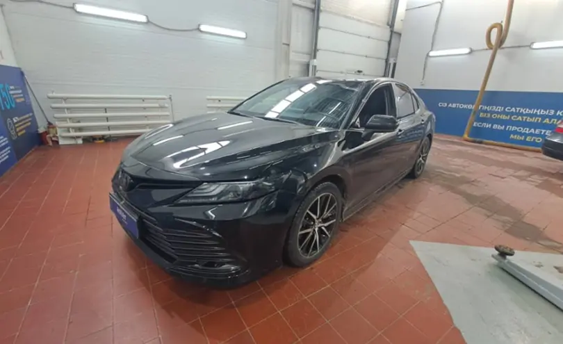 Toyota Camry 2023 года за 16 500 000 тг. в Астана