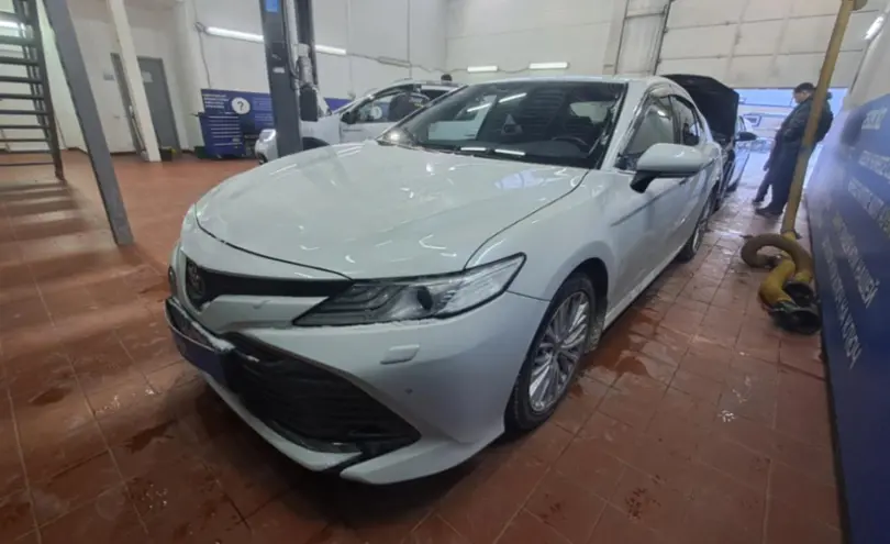 Toyota Camry 2018 года за 13 500 000 тг. в Астана