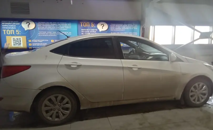 Hyundai Solaris 2012 года за 3 600 000 тг. в Уральск фото 4